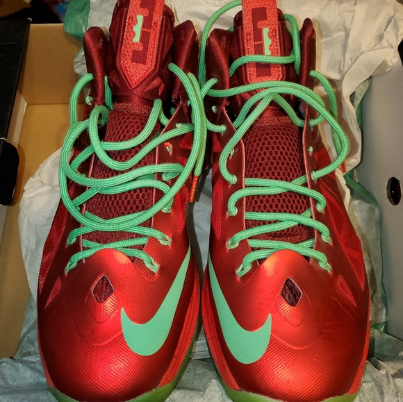 Authentic Lebron X Christmas. Send offers - Picture 3 of 8
